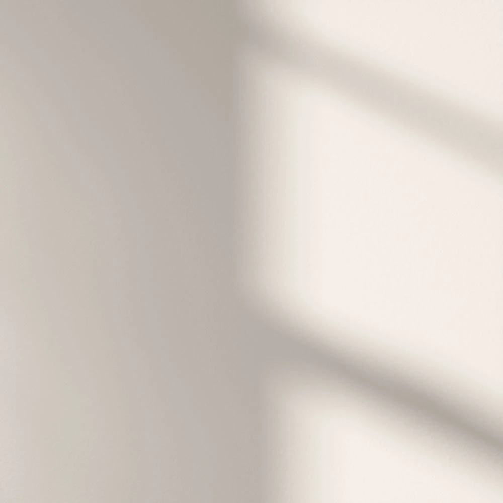 LickPro Eggshell White 06 Emulsion Paint 2.5Ltr - Image 3