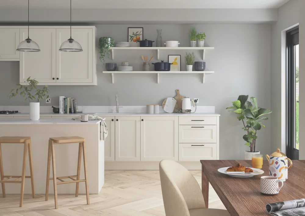 Dulux Matt Chic Shadow Emulsion Paint 2.5Ltr - Image 3