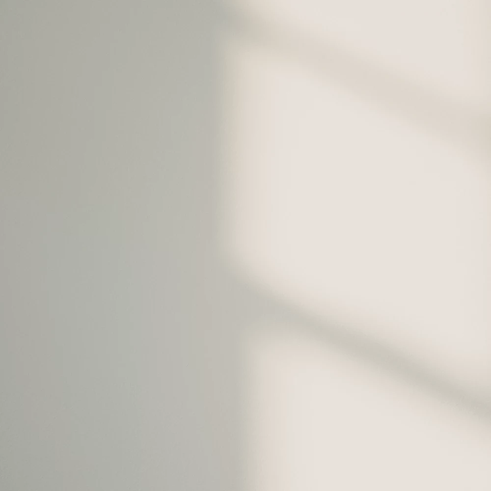 LickPro Matt White 01 Emulsion Paint 2.5Ltr - Image 3